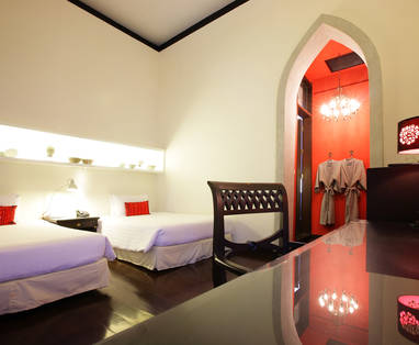 Kamer IuDia on the River in Ayuthaya, Thailand