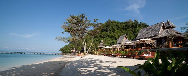 Strand bij Santhiya Koh Phangan in Thailand