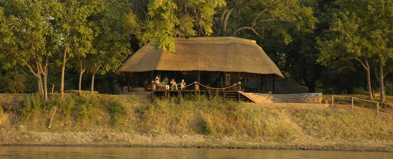 rivier ligging bij Nkwali Camp in zambia