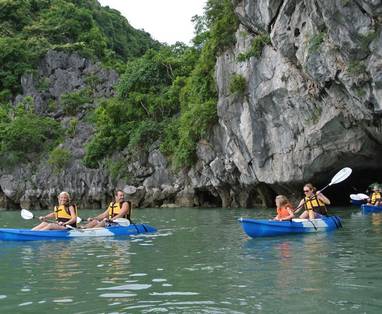 go-kayaking-in-halong-bay