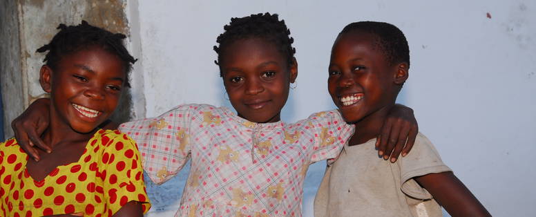 N_MB0502_meisjes_Ibo_Island