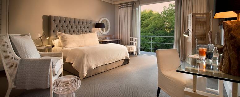 AtholPlace_Hotel__-_Deluxe_Suite_(3)