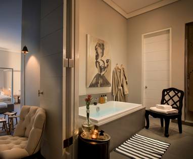 AtholPlace_Hotel_-_Superior_Suite___bathroom