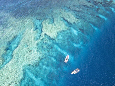 BlueSafari-astove-aerial-boats-01-KyleReed