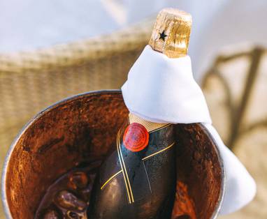 Bottle_of_Bubbles-LittlePolynesian-CRED_turamaphotography