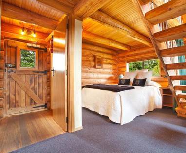bedroom_log_cabin_fiordland_lodge