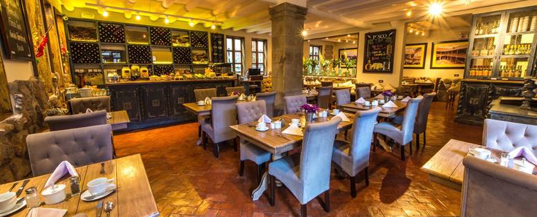 PE_antigua_casona_san_blas_restaurant_eten_thumbnail_Restaurant_DiningArea01