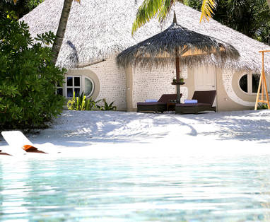 Deluxe_Beach_Villa_(2)