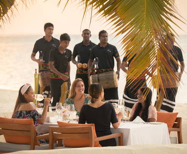 Dinner_on_Beach_1863x1242