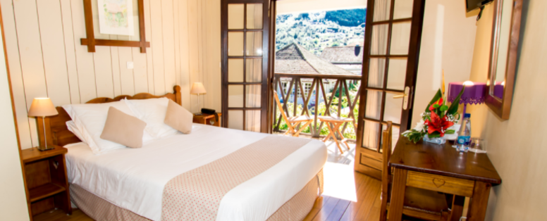 RE_Cilaos_Le_Vieux_Cep_-_Superior_Room