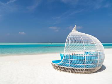 Anantara_Dhigu_Beach_Setup_Sun_Lounge_Angle_2