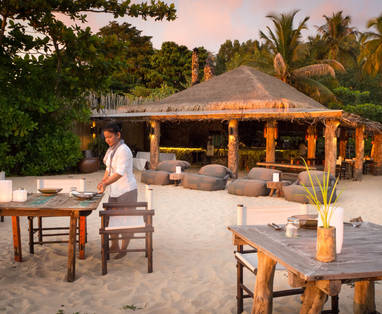 CM_Song_Saa_private_island_bar_strand_Driftwood_2