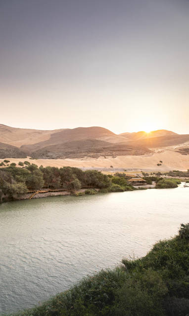 zonsondergang bij Serra Cafema in namibië