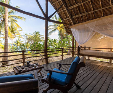 bungalow dek bij pole pole in Tanzania