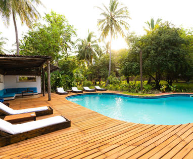 zwembad bij pole pole in Tanzania