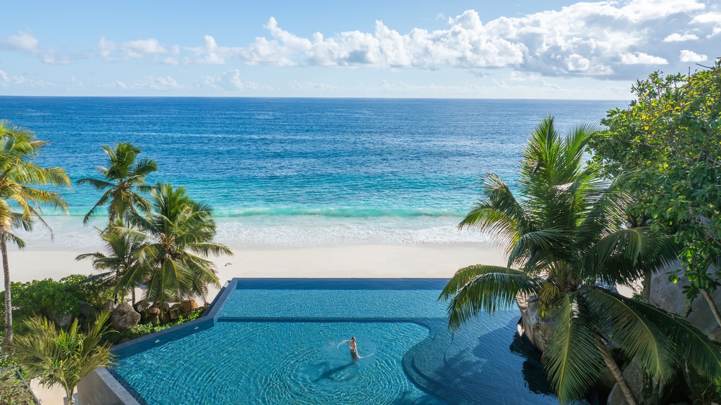 Cheval__Blanc_Seychelles_-_Main_Pool_-_Romain_Réglade_2024