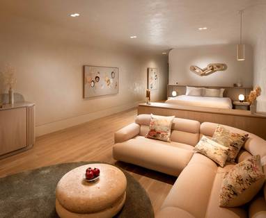 View-Suite-Lounge-Reverse