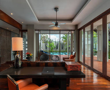 Bensley Residence woonkamer bij The Slate in Phuket, Thailand