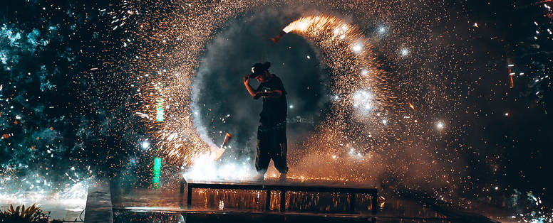 Vuurshow bij Kupu Kupu, Koh Phangan in Thailand