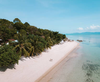 Strand bij Kupu Kupu, Koh Phangan in Thailand